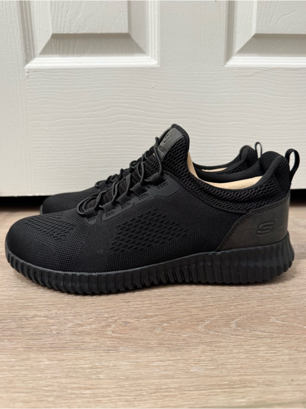 Men’s wide Skechers cessnock - Slip-resistant shoes - Picture 2 of 7